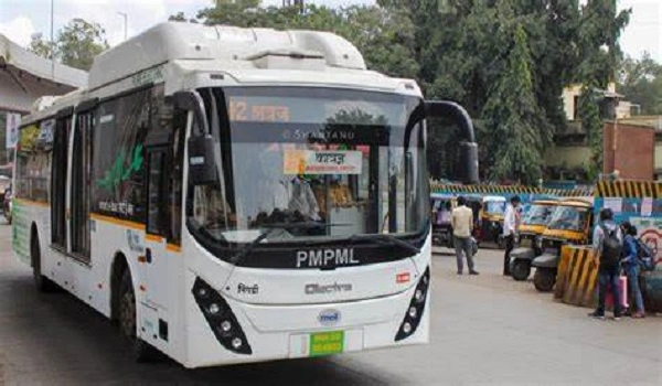 Featured Image of Mahindra IvyLush to Pune Airport distance via bus or metro